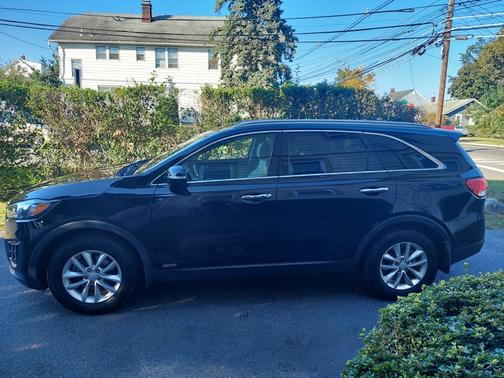 Black 2017 Kia Sorento LX